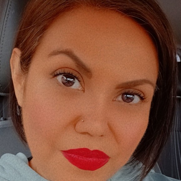 Meet your Posher, April - Picture 1 of 1